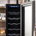 Adega-climatizada-12-garrafas-Electrolux-preta_ACS12_09