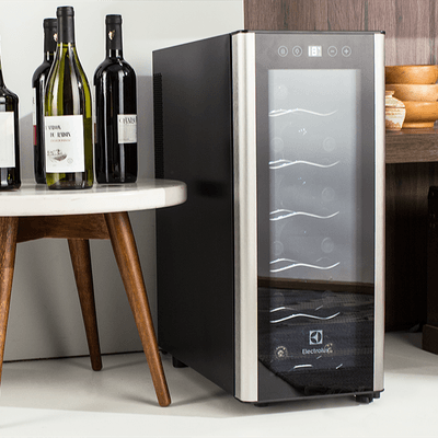 Adega-climatizada-12-garrafas-Electrolux-preta_ACS12_01