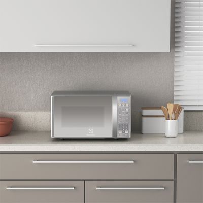 Microwave_EMDO20S3GSEUG_KitchenCrop_Electrolux_Spanish