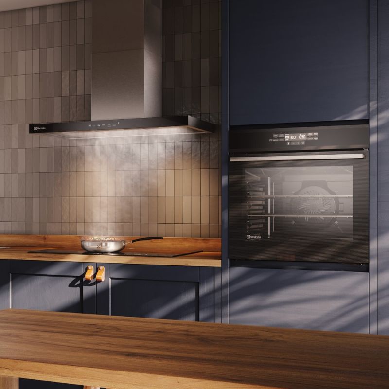 Hood_CE9TF_Environment_Crop_Square_Electrolux_Spanish-4882x4882