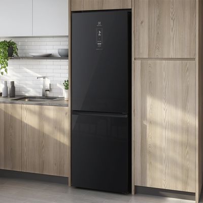 Refrigerator_ERBB32N6HXB_Kitchen_Electrolux_Spanish_1000x1000-1000x1000
