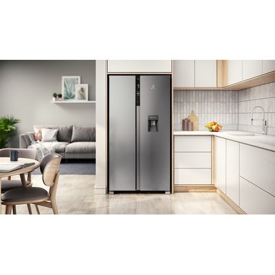 Refrigerator_ERSA53V6HDS_Environment_Electrolux_Spanish-1000x563.raw.jpg