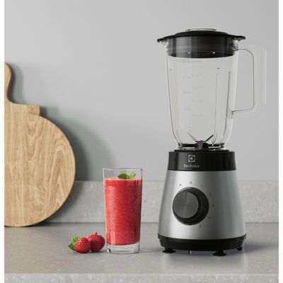 201118ELUXStrawberrySSHeroConvert3PlasticCrop1Sesame-2000x2000