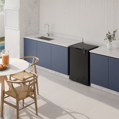 Freezer_EFH10S3Q5AB_Ambience_Electrolux_Spanish-1000x1000.raw