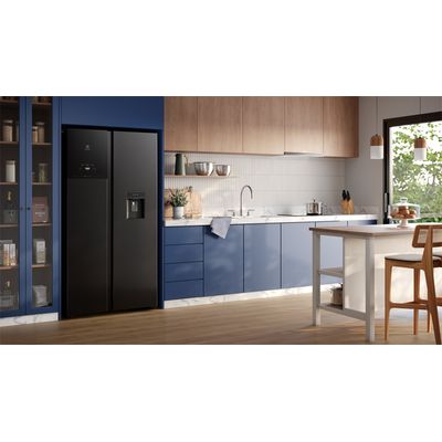 Refrigerator_ES50WB_Environment_Electrolux_Portuguese-1000x562.raw