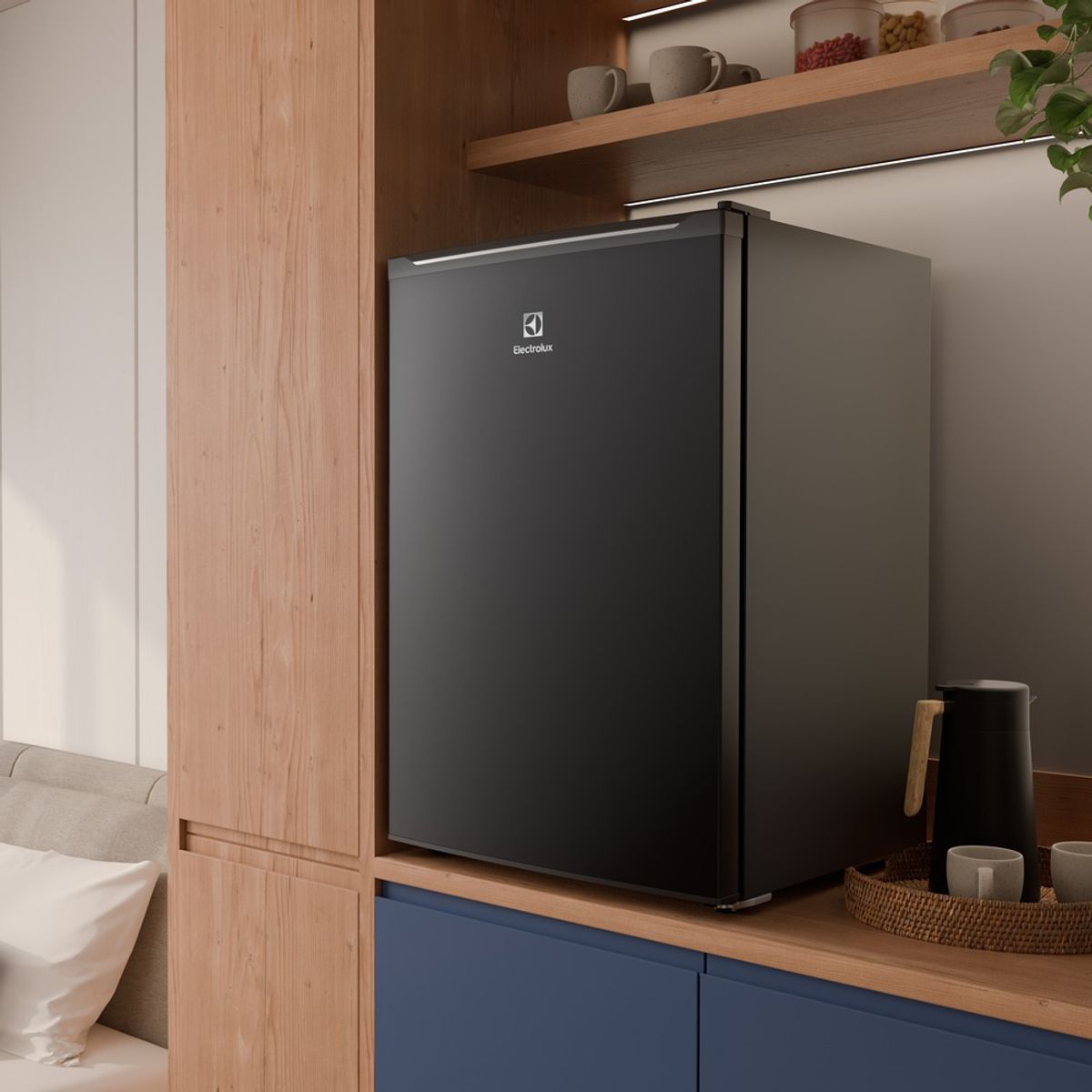Mini_Freezer_EFU98S3Q6AB_Environment_Square_Spanish-1000x1000
