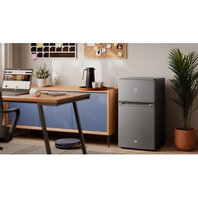 Refrigerator_ERT95S3Q6AS_Environment_Electrolux_Spanish-1000x562.raw