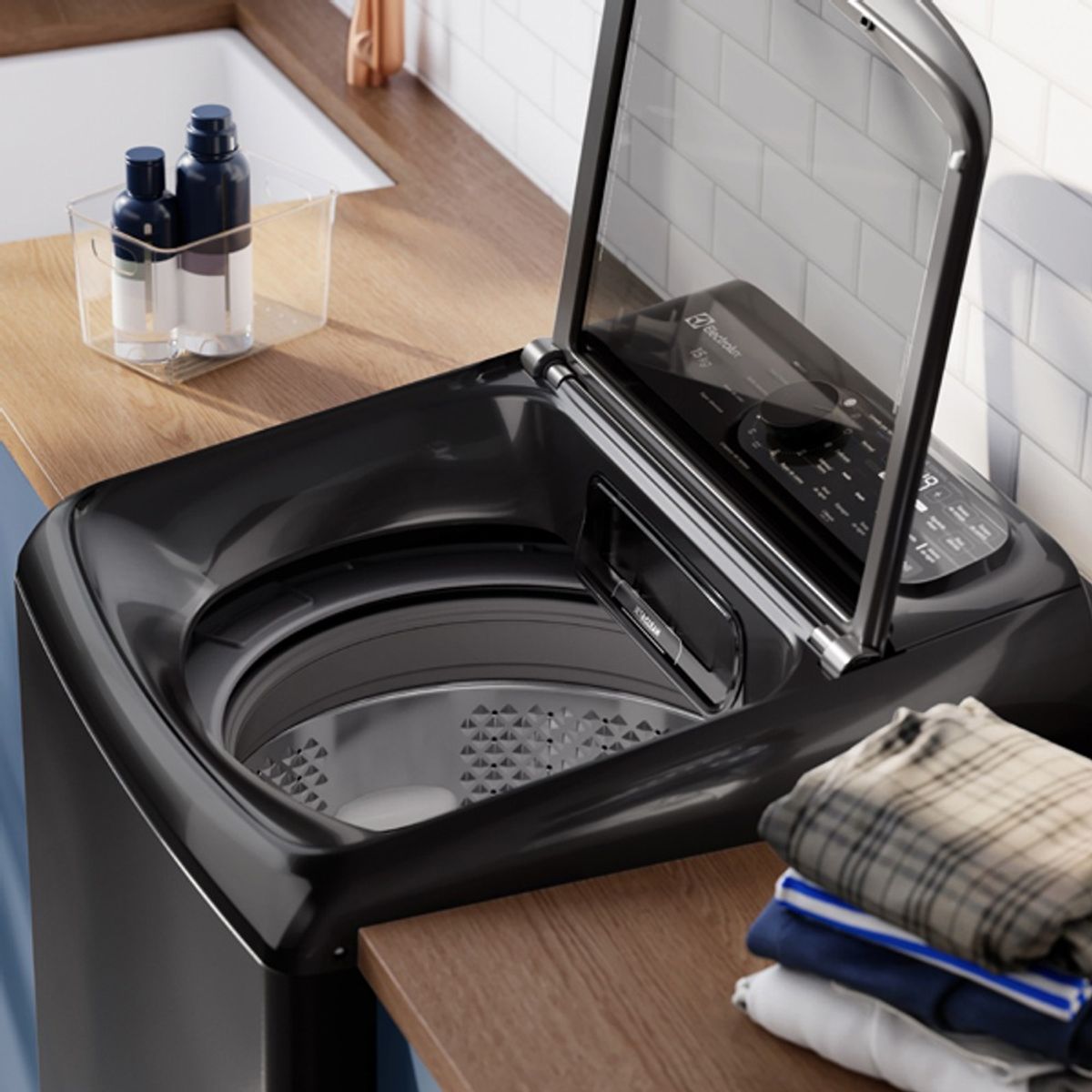 WashMachine_EWIY15F7XSZB_Environment_Square_02_Black_Electrolux_Spanish-1000x1000