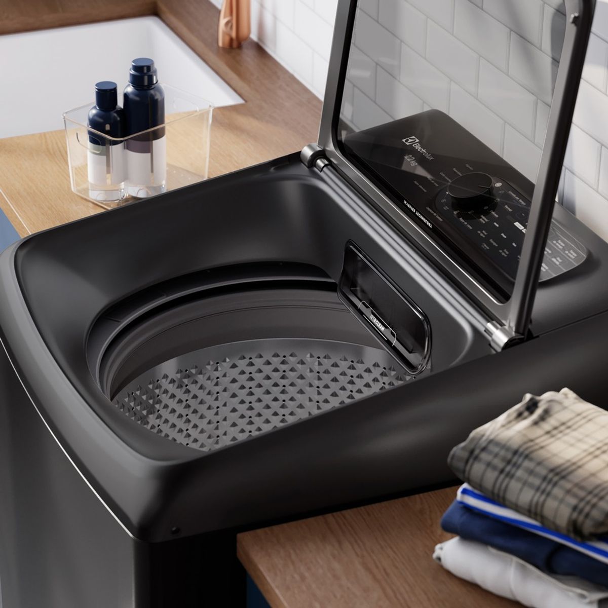 WashMachine_EWIY22F7XSZB_Environment_Square_02_Black_Electrolux_Spanish-1000x1000