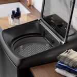 WashMachine_EWIY22F7XSZB_Environment_Square_02_Black_Electrolux_Spanish-1000x1000